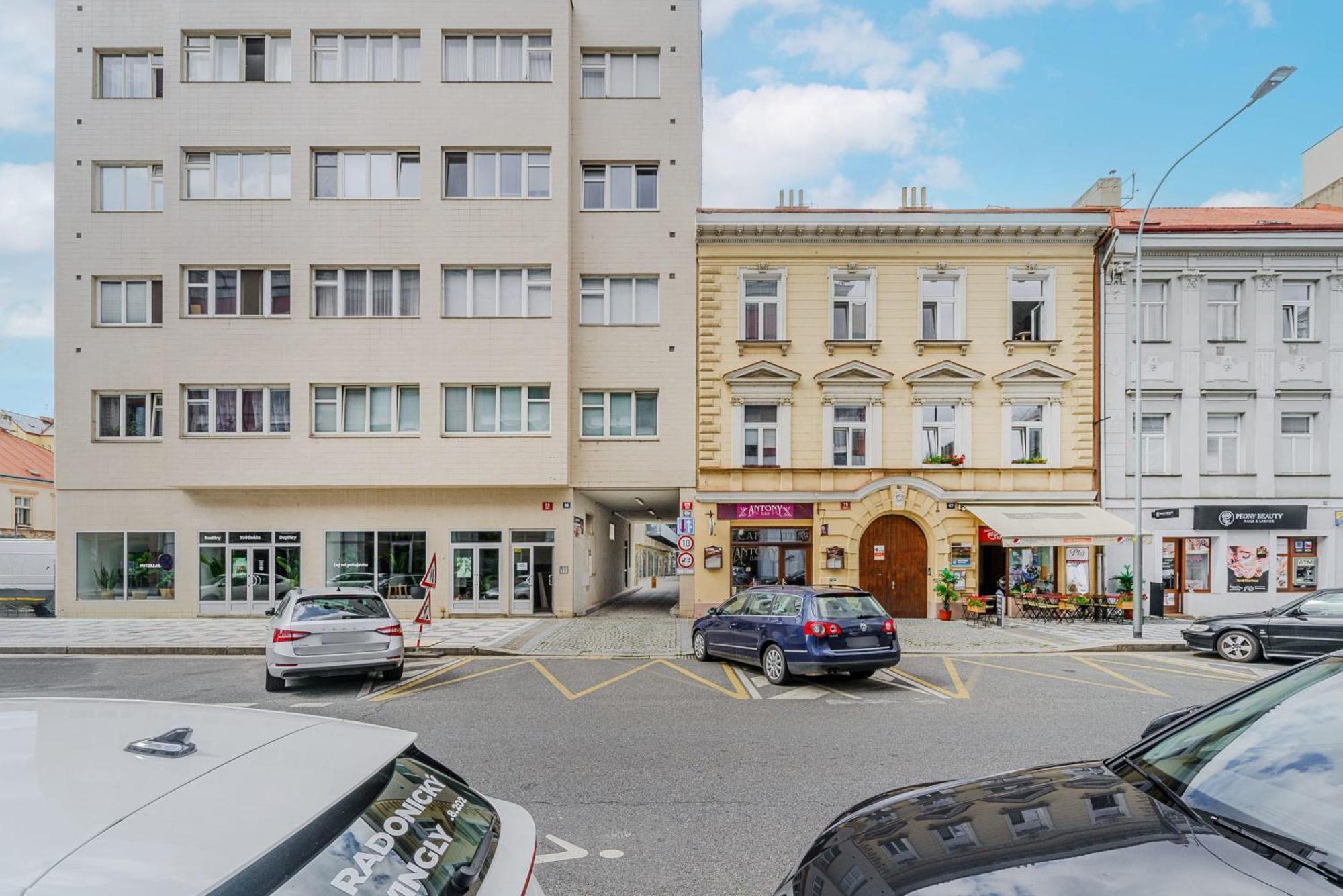 Loft Spacious In Praha