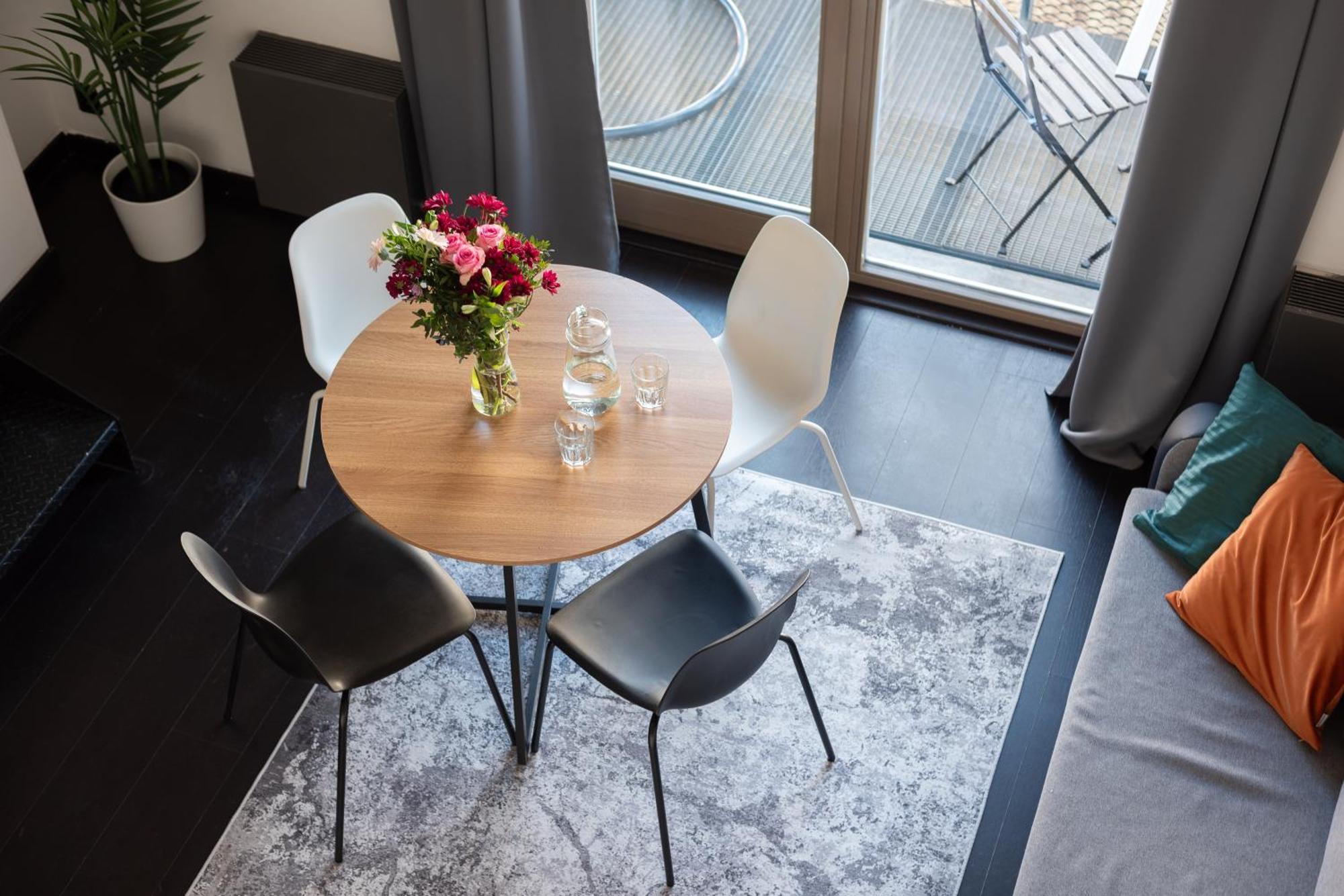 Loft Spacious In Praha