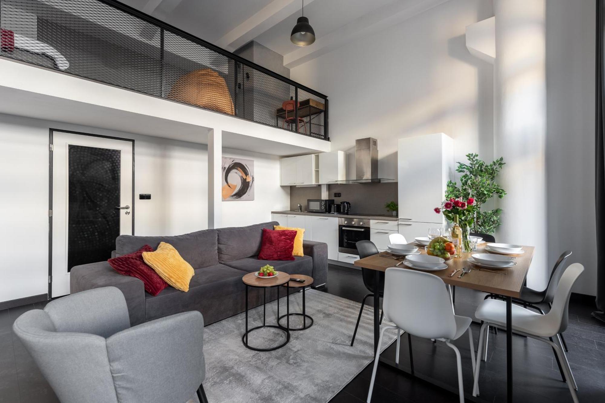 Loft Spacious In *