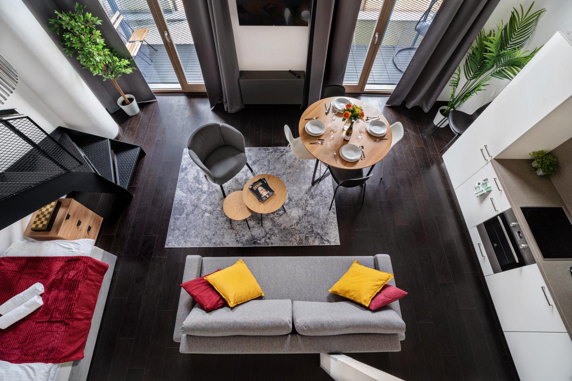 Loft Spacious In Praha